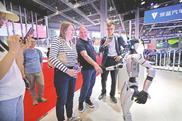 股票配资最新消息 人形机器人成上海车展“新宠” 小鹏、比亚迪等都有布局